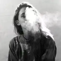 不要贪恋没意义的人或事,拎着垃圾的手怎么腾得出来接礼物