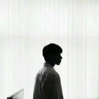 谁有男生侧面的qq头像像这种的