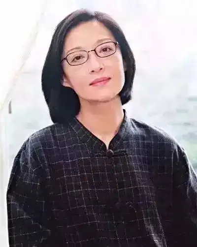 李敖为她抛妻弃女,林青霞见他甘拜下风,她才是绝世而立的优雅女人