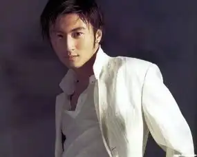 81岁谢贤再次当爹谢霆锋讽刺祝贺,难怪王菲迟迟不答应求婚