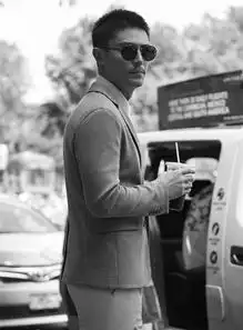 霍建华现身纽约霸气有型开启首次男装周之行