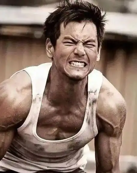 娱乐圈肌肉男神脱衣有肉,穿衣显瘦,自律的男明星有多迷人