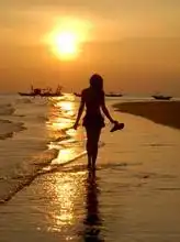 求一张图片,黄昏的背景,然后有人,人只是一个黑影的那种,谁有给我一张