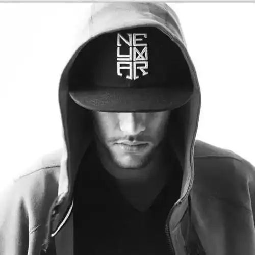 陈伟霆王俊凯都是帽子精如何搭配帽子才算时尚