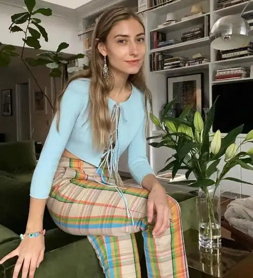 能把彩色穿得非常自然又舒畅的插画师复古文艺风的情怀很精彩