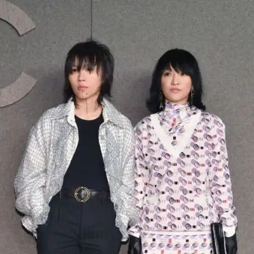 44岁周迅21岁窦靖童再同框被指母女感十足,都是发型的锅