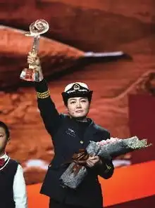 海天少派挂像英雄张超