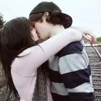 2013qq情侣头像一男一女仰望渐渐远走的的岁月