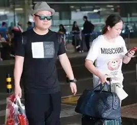 岳云鹏让老婆拿行李遭喷,老婆的一句霸气回怼让键盘侠们哑口无言