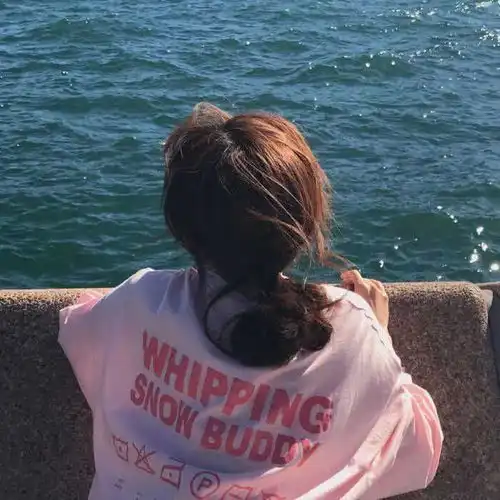 头像壁纸幸福右边,荒无人烟