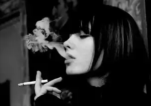 颓废非主流美女伤感图片容易受伤的女人