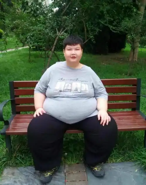 回顾江西14岁男孩被喂到300斤,两次切胃,临死前哭喊我要减肥