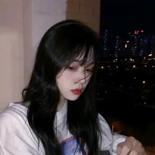 伤感系女生头像念旧的人活着像个拾荒者