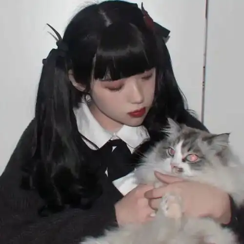 超甜的抱猫咪女生头像