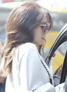 母胎美人林允儿额头颧骨大变被疑整容,公司否认灯光问题