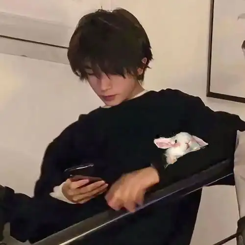 女孩子的相册里从来不缺的情侣头像