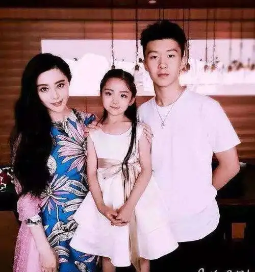 范冰冰弟弟从韩国培训回国出道看完机场照好佩服韩国包装能力