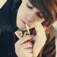 qq欧美男生女生头像大全就算受了伤也不让眼泪留下来