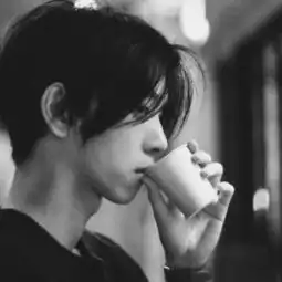 最近火了ins风男生头像没什么委屈不委屈,动情你就该死