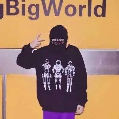 热门情侣头像莫名奇妙的笑了,只正因想到了你