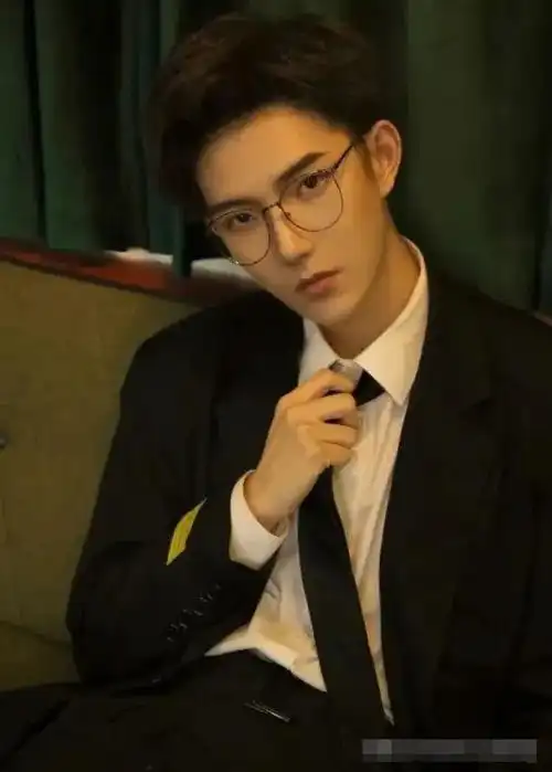 照片能骗到什么程度网红的完美照片和真人对比,网友换头了吧