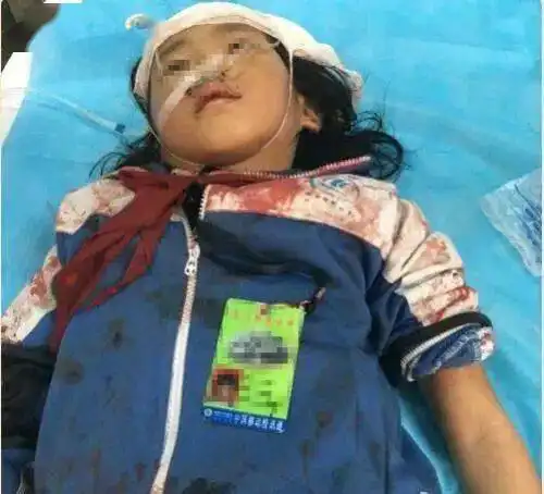 丧心病狂萍乡一男子疯狂暴打12岁小孩