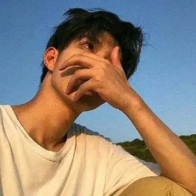 难以安眠的男生伤感头像走到散场可爱点