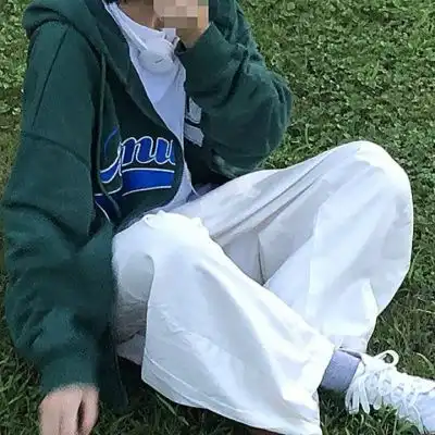 清新绿色森系女生头像真人图片