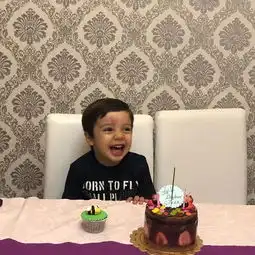 出生自带爱心胎记小男孩被爱神附体,萌化网友是被上帝亲吻过的小天使