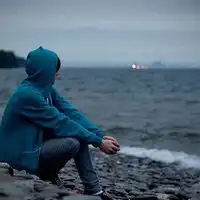 求一个坐着的男生背影的头像,面向大海的跪求图片