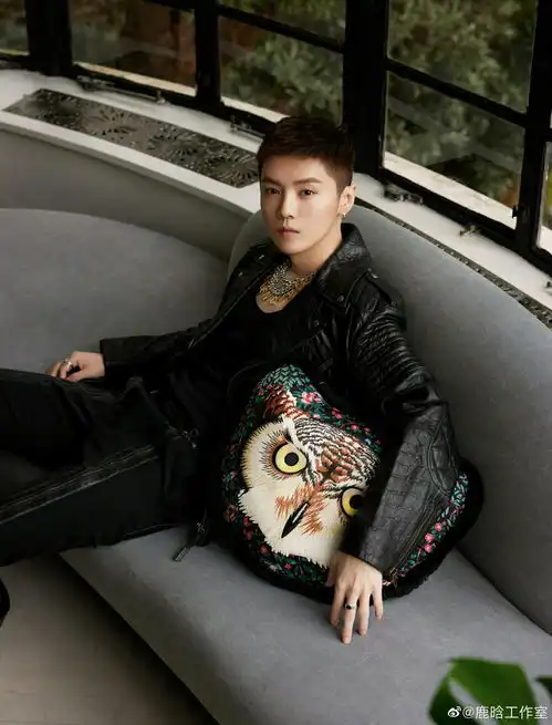 组图鹿晗新造型曝光干练短发搭配机车皮衣霸气酷帅
