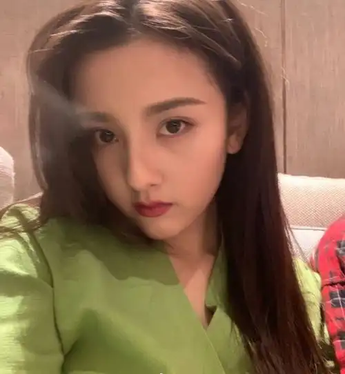 大瓜曝女星宋祖儿轧戏丑闻,同时拍两部戏引公愤,疑似违反规定