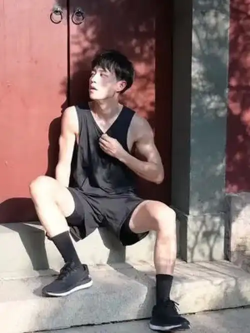 身材秀肌肉男图片轮播胸肌腹肌特效拍摄