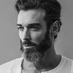 这个假老头男模看起来五十多岁,其实只有三十五