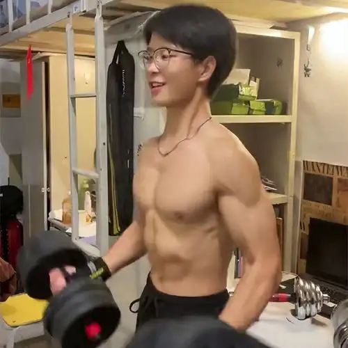 河南一小伙男身女相,侧颜清纯似甜妹,苦练身材证明自己