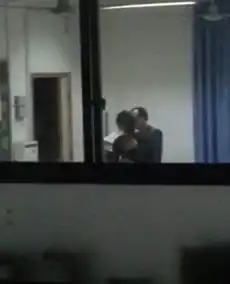 重庆一中学老师与女生在办公室发生不雅行为