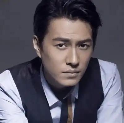 靳东出道多年相貌平平演反派,如今逆袭成功圈粉无数