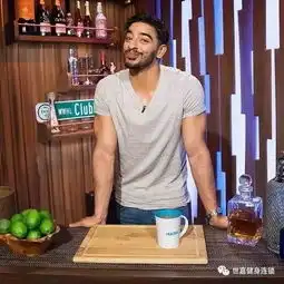 她17岁出柜,19岁变性,如今竟成为全美最性感男模