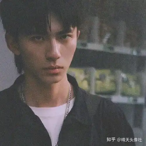 男生头像,女人只会影响我出剑的速度