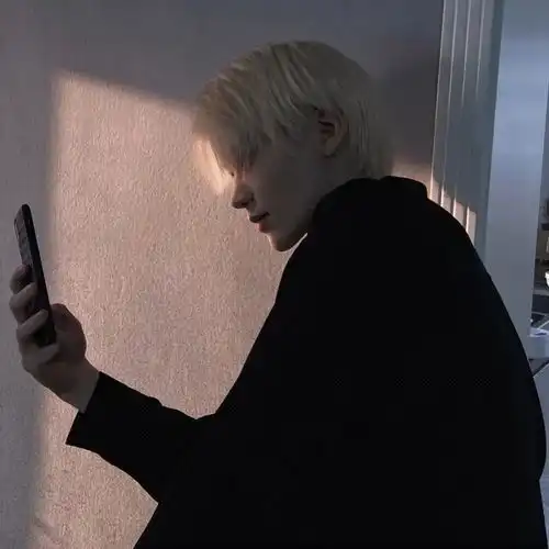 真人男头想牵着你的手,一起跑进夏日的晚风里