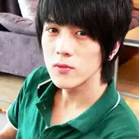 瓜子脸萌男qq头像