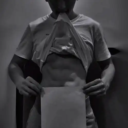 衣服一掀吸粉50万突击检查由他开始