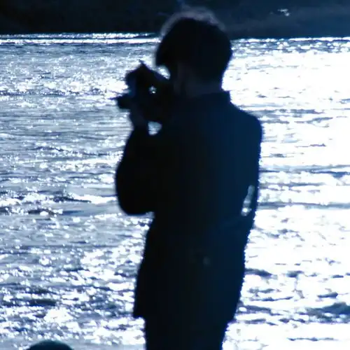 男头丨向前走,无须回头