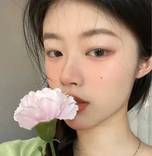 夏日的晚霞是浇着红油的小龙虾壳