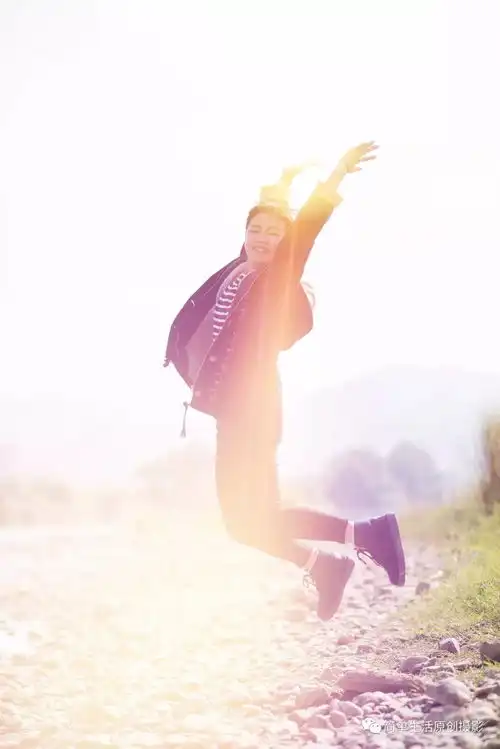 冬日暖阳花季少女