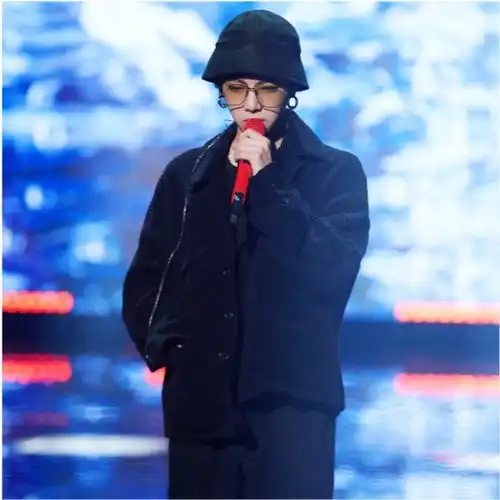 最受欢迎男歌手top榜华晨宇第十,蔡徐坤第四,第二名舞台上叫人宝贝