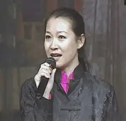 赵本山全家福,女儿是网红,儿子很低调