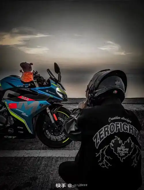 机车男生真人头像人嘛总得潇洒一点