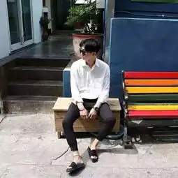 韩系帅男头街拍白衬衫大长腿时尚