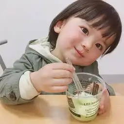 这个颜值逆天的日本小男孩卖起萌来,真的没有女孩子什么事了